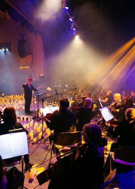 Новогодний шоу-концерт в сиянии тысячи свечей